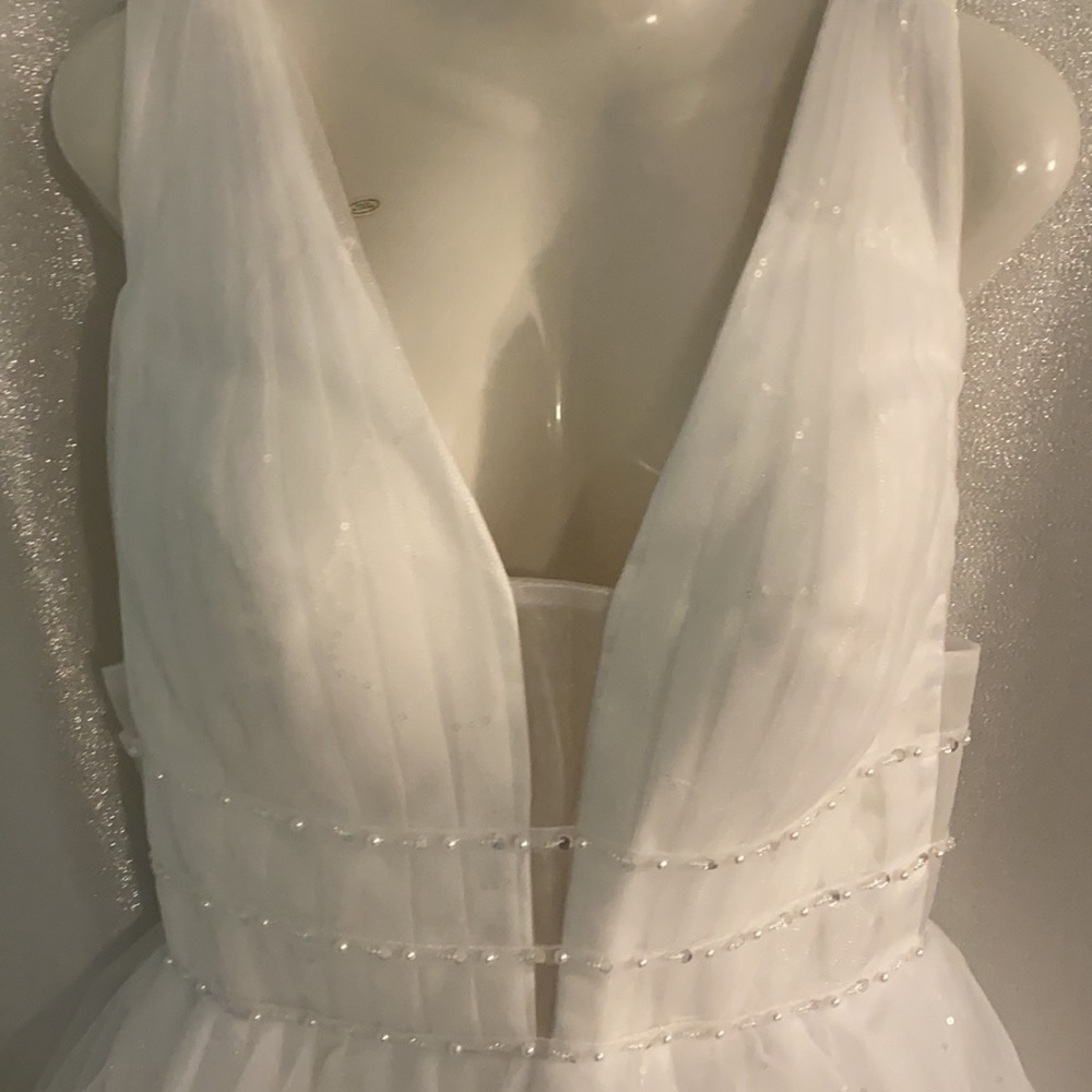 Wedding gown - Picture 2 of 12
